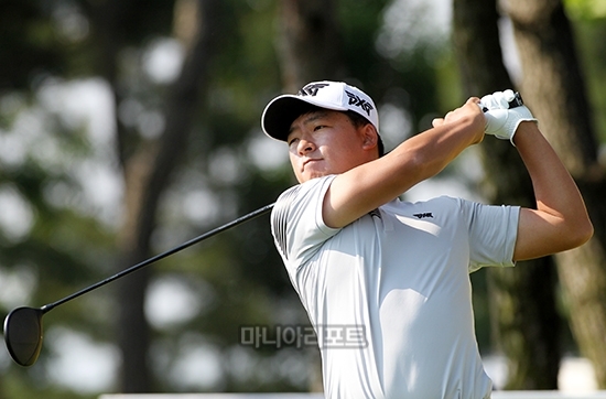 1번 홀에서 쿼드러플 보기를 기록한 김승혁. 이천=김상민 기자