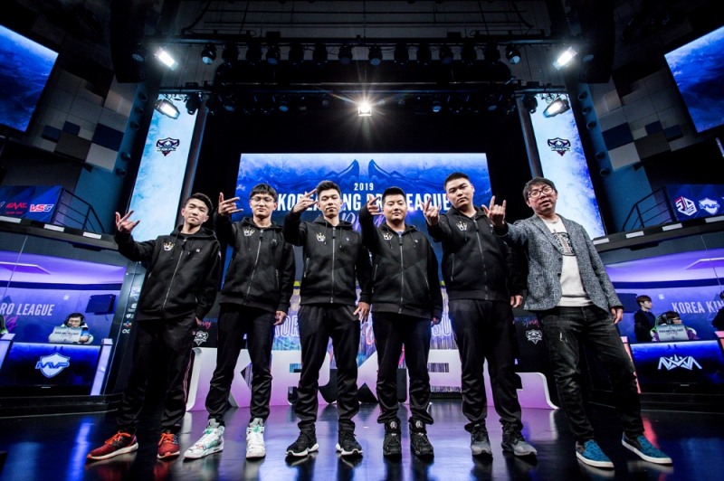 크라운 와처 게이밍.