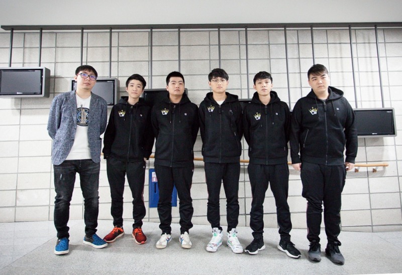 크라운 와처 게이밍.