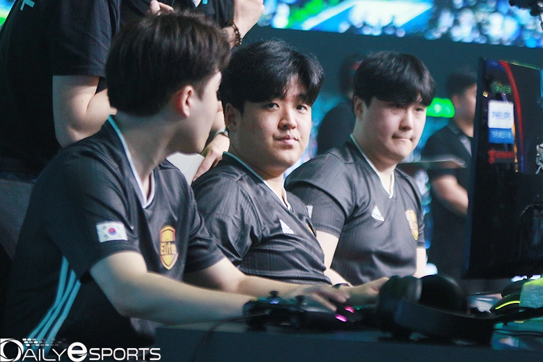 결승에 진출한 엘리트.