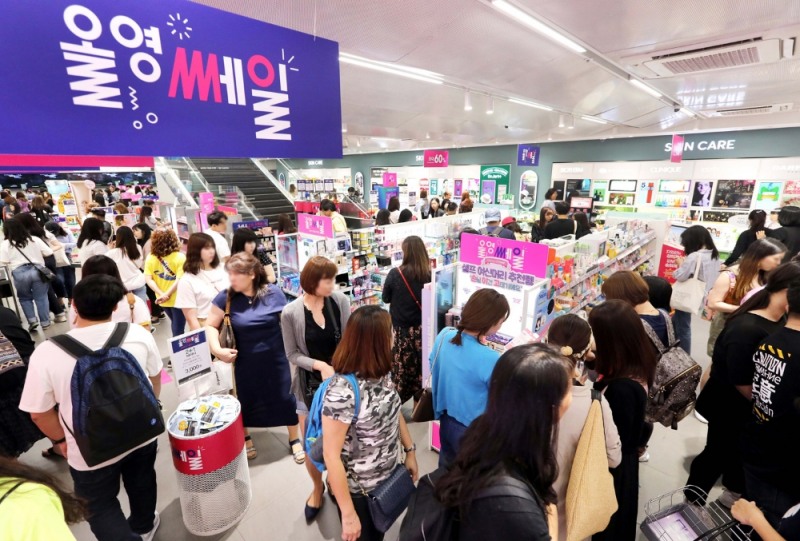 올리브영 상반기 트렌드 분석...공식 깨진 화장품 시장 “달라야 뜬다”