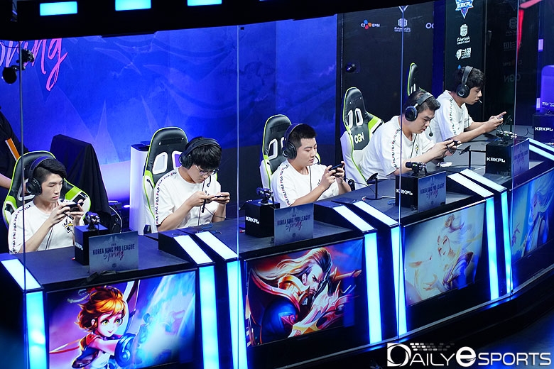 4강에 이름을 올린 크라운 와처 게이밍.