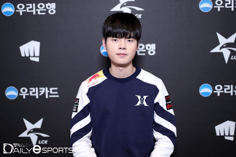 킹존 드래곤X의 원거리 딜러 '데프트' 김혁규