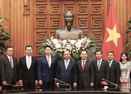 최태원 회장, 베트남에서도 사회적 책임경영 강조..전략적 파트너십 강화