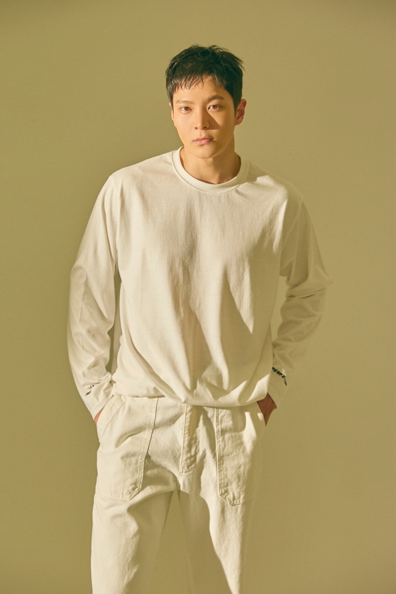 주원, 아몬드 브리즈, 새 모델로 발탁