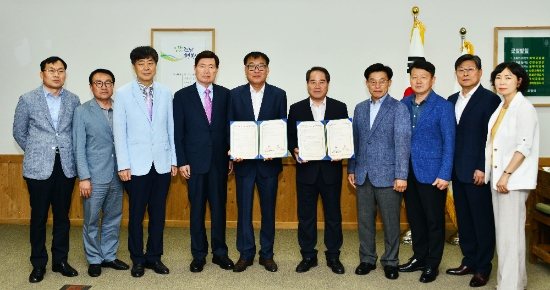 담양군(군수 최형식)은 지난 10일 광주광역시관광협회(회장 김동윤)와 업무협약을 체결 하였다./사진=담양군