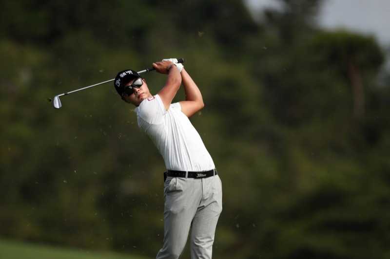 이형준은 '똑바로' 보다는 '커브'에서 마음의 안정을 찾는 것같다.