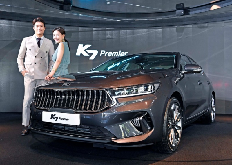 K7 프리미어 전면부.