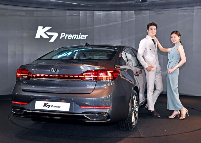 K7 프리미어 후면부.
