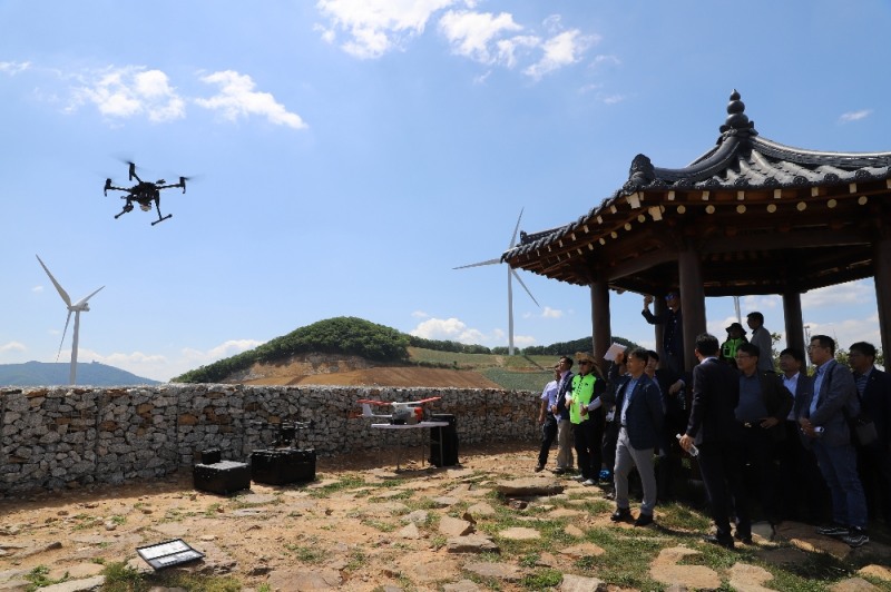 한국국토정보공사 공간정보연구원은 13일 강원도 강릉 안반데기에서 '무인이동체 영상 기반 농경지 관측정보 DB 및 정보구축 및 변동성 평가 연구' 현장세미나를 개최했다. (사진=한국국토정보공사)