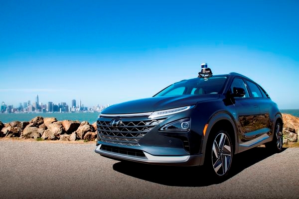 오로라의 첨단 자율주행시스템인 ‘오로라 드라이버(Aurora Driver)’가 장착된 현대차의 수소 전기차 넥쏘. / 사진 제공 = 현대기아자동차