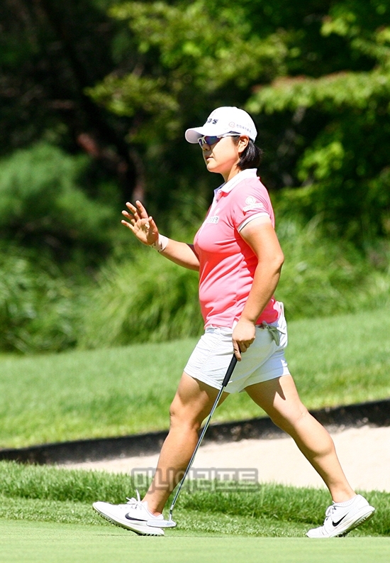 이민영, 산토리 레이디스3R 공동 3위...이보미 6위