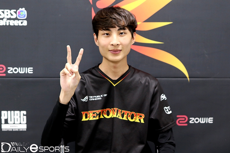 디토네이터의 '이스코' 제호진.