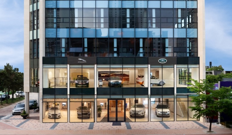 재규어랜드로버, 인천 송도 부티크 확장 이전 오픈