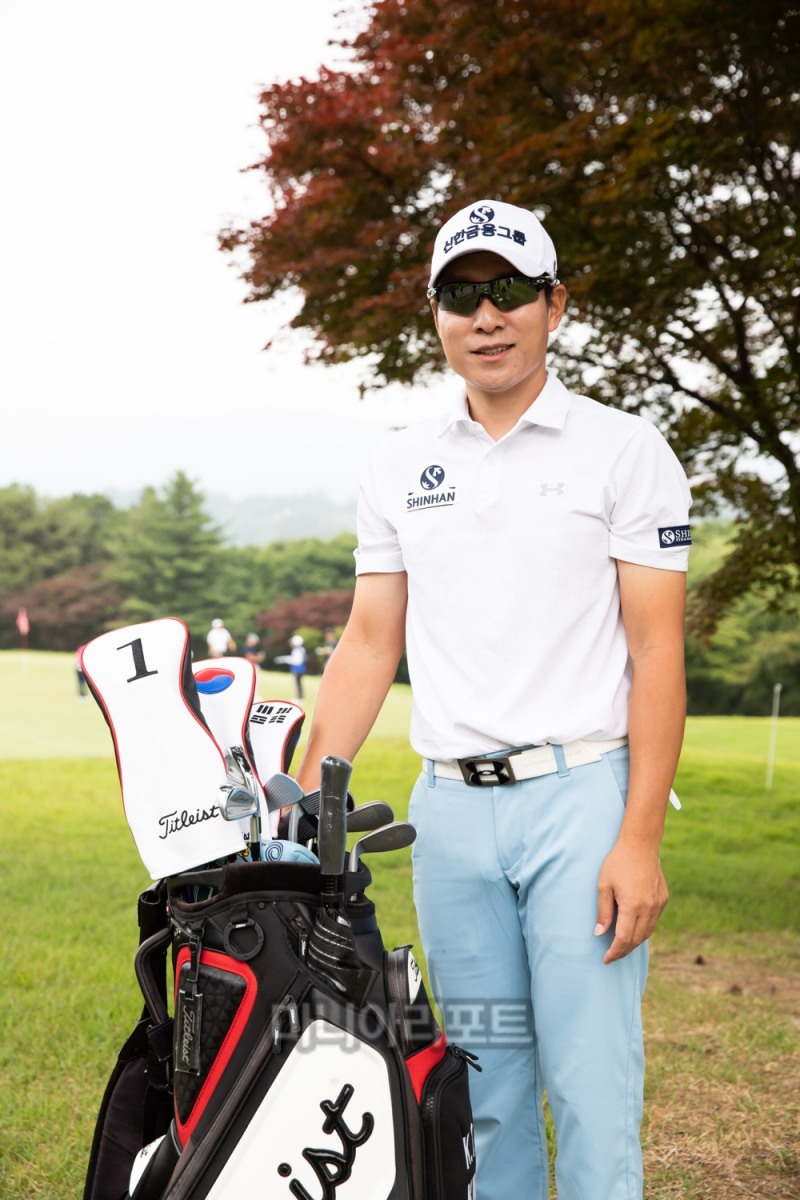 한국오픈 연습 라운드에서 만난 김경태. 한정판 헤드 커버를 끼웠다. 사진 제공=타이틀리스트.