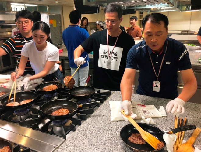 CJ제일제당 임직원들, 직접 만든 도시락으로 온정 전달