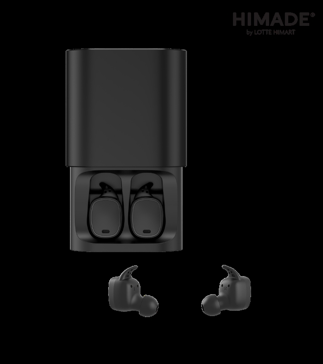 롯데하이마트는 자체 브랜드(PB) ‘하이메이드’ 무선 이어폰(모델명: HM-QCY-T1PRO)을 출시했다. 하이메이드무선 이어폰은 글로벌 무선 이어폰 제조사 QCY의 제품으로, 롯데하이마트가 QCY 국내 총판을 통해 수입해 국내 최초로 선보인다. 전국 롯데하이마트 매장과 온라인 쇼핑에서 구매할 수 있다. / 사진 제공 = 롯데하이마트