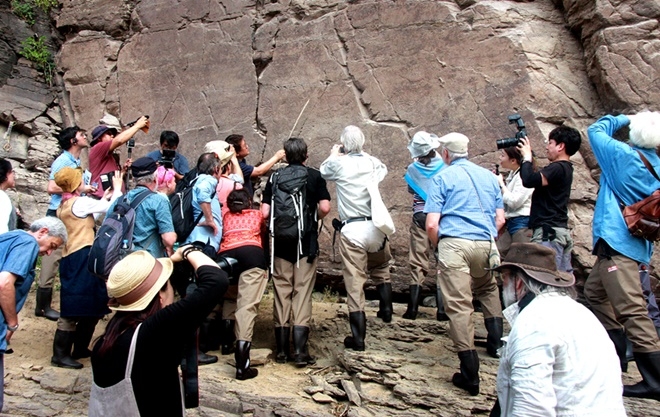 2017년 국제학술대회 초청인사 반구대암각화 답사.(사진제공=울산시)