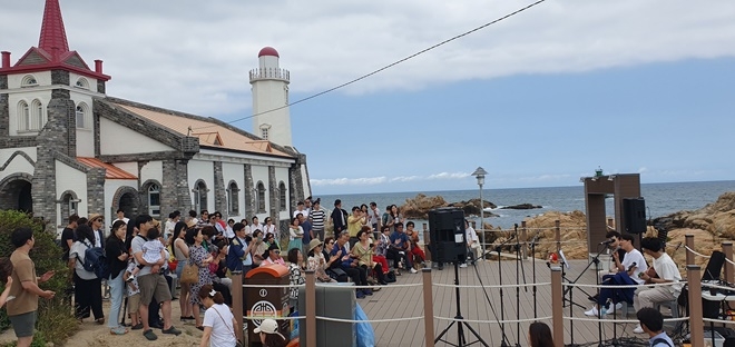 6월 22일 죽성 드림세트장에서 열린 재능나눔콘서트.(사진제공=기장군)