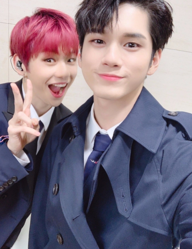 가수 강다니엘과 옹성우