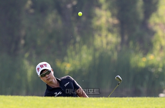 이형준은 옐로우 컬러 볼을 사용한다. 사진=김상민 기자