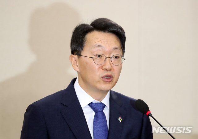 26일 서울 여의도 국회에서 열린 기획재정위원회 전체회의 국세청장 후보자(김현준) 인사청문회에서 김 후보자가 발언하고 있다. / 뉴시스