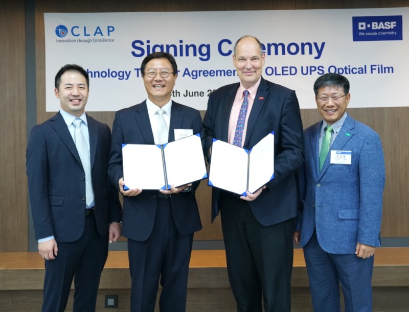 클랩과 바스프의 기술이전 및 파트너십 협약 체결. 왼쪽부터 크린랲 승문수 대표, 클랩 김성호 대표, 바스프 로타 라우피클러 수석 부사장, 한국바스프 김영률 대표. (사진=크린랲)