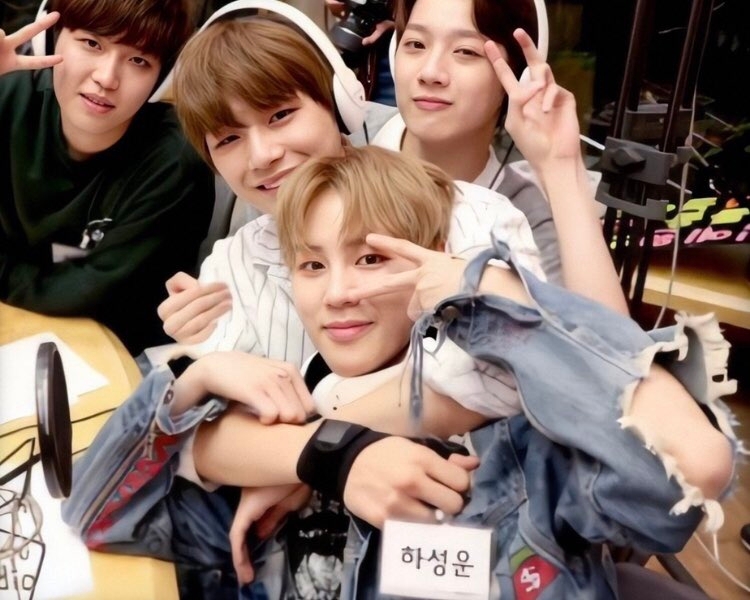 가수 강다니엘-하성운-라이관린-김재환