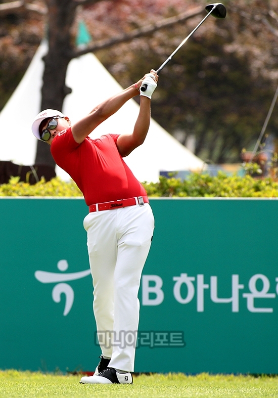 위크 페이드 샷을 구사하는 이형준. 사진 = 김상민 기자.