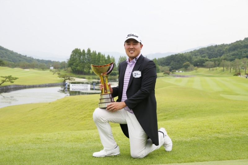 서든데스 플레이오프에서 우승한 이원준. 사진 제공=KPGA 코리안투어.