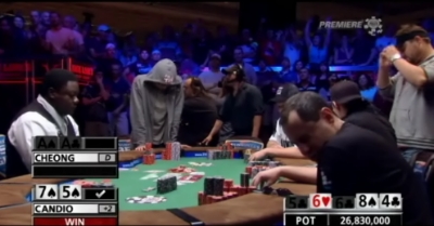 역대급 '배드비트'를 당하고도 'WSOP 2010' 메인 이벤트 파이널 테이블 진출에 성공한 조셉 청.