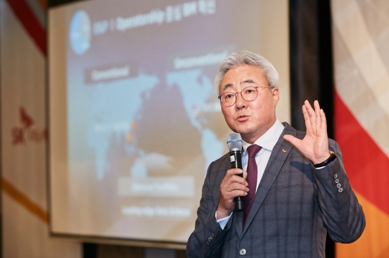 지난 5월말 열린 SK이노베이션 2019 기자간담회에서 김준 총괄사장이 ‘그린밸런스 독한 혁신’을 통한 경제적가치+사회적가치 창출계획을 설명하고 있다. /사진 제공 = SK이노베이션