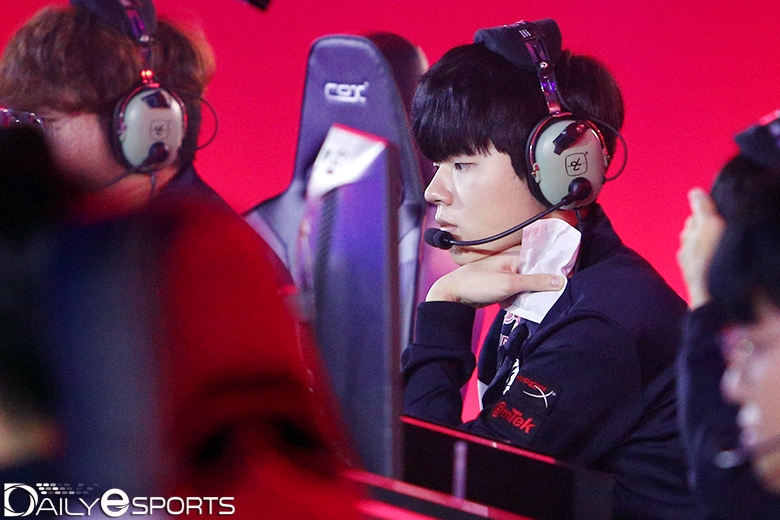 킹존 드래곤X의 원거리 딜러 '데프트' 김혁규.