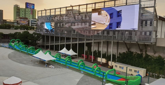 국립아시아문화전당에 설치된 워터슬라이드/사진=광주광역시