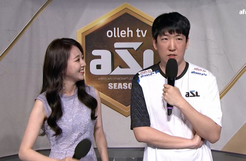 방송 인터뷰에 임하고 있는 장윤철(오른쪽, 사진=생중계 화면캡처).