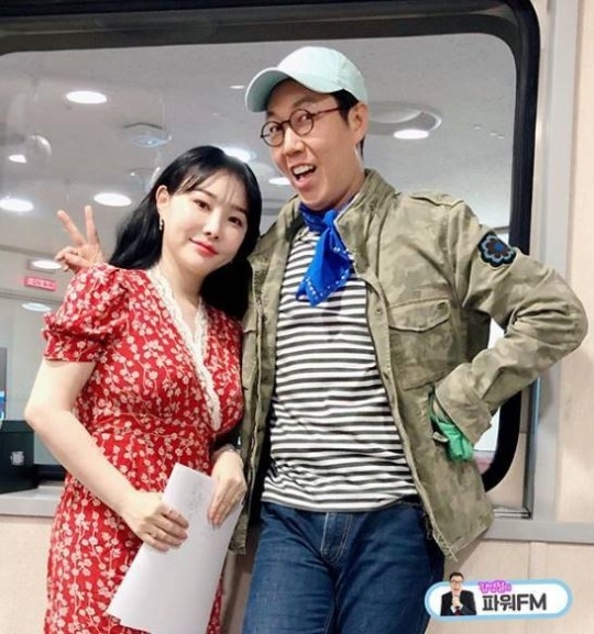 이다지, 여신 울리는 레드 비주얼, 넋놓고보게 되네...'살쪘나?' 눈 휘둥그레