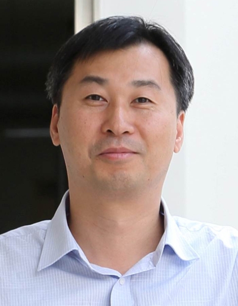 이온 이동을 이용한 차세대 메모리 반도체 연구과제를 담당한 명지대학교 윤태식 교수. / 사진 제공 = 삼성전자