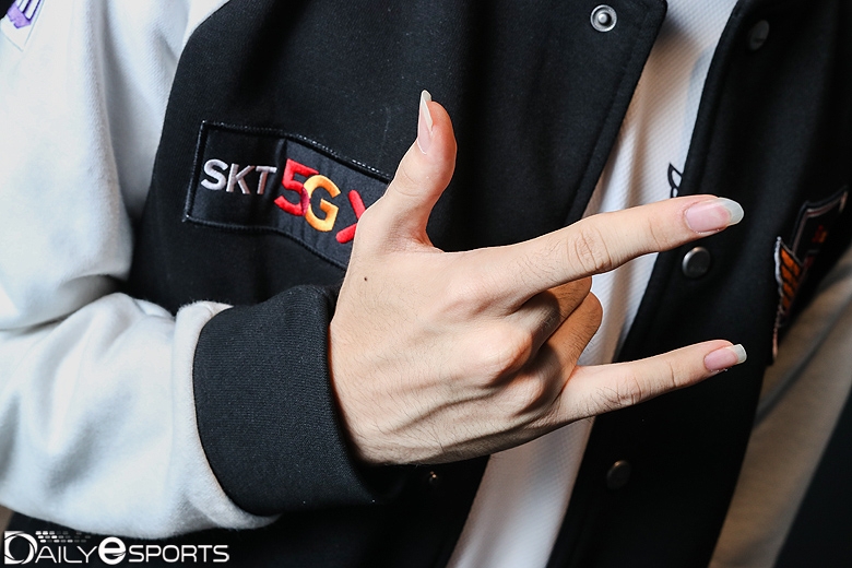 '울프' 이재완을 따라 손톱을 기른 이상호.