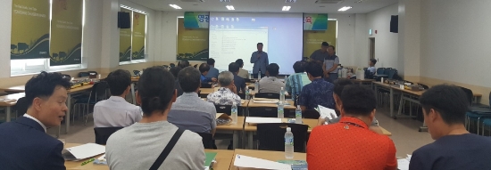 영광군은 지난 7월 9일, 최근 동아시아 지역에서 유행하는 아프리카 돼지열병(ASF)의 관내 유입차단을 위해 관내 양돈농가 30호를 대상으로 아프리카돼지열병 방역 교육을 실시했다./사진=영광군