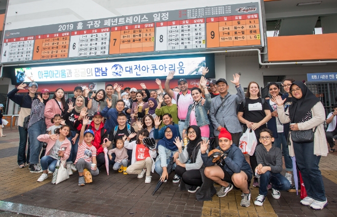한화 방산계열사, 국내 교육 외국군 장교 가족 이글스 경기 초청 눈길