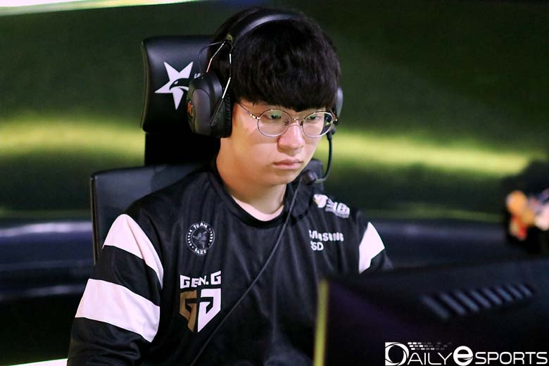 볼리베어를 가져가면서 팀의 승리를 이끈 젠지 e스포츠의 서포터 '라이프' 김정민.