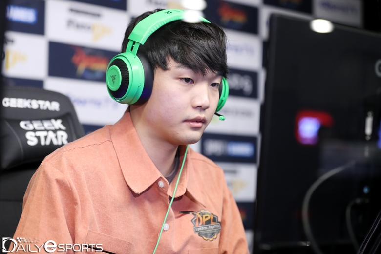 우승자 출신 안성호를 제압하고 8강에 오른 김영훈,