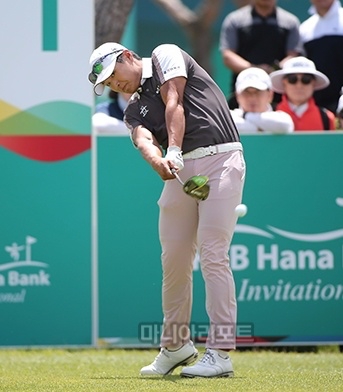 드라이빙 거리 306.87야드를 기록하고 있는 서요섭. 사진=김상민기자.