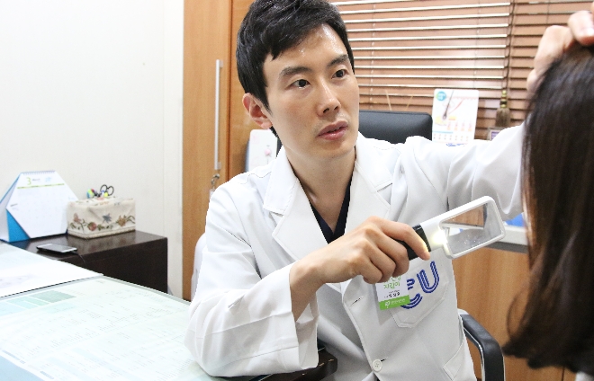 여름철 늘어난 모공, 과다 분비되는 피지부터 잡아야 ‘매끈’