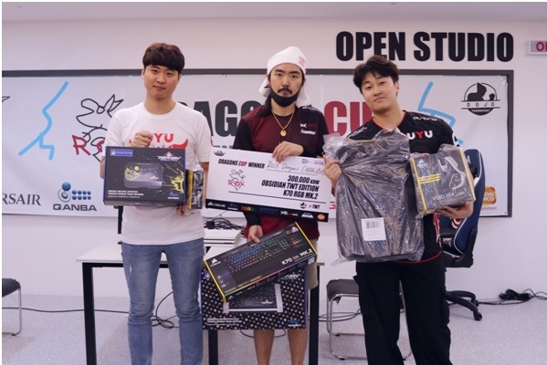 TWT 2019 도조 대회에서 우승한 '샤넬' 강성호(가운데, 사진=락스 게이밍 제공).