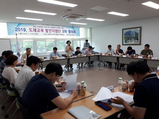 전라남도교육청은 도내 도제학교 도제부장 16명이 참여한 가운데 도제교육발전지원단 3차 협의회를 가졌다./사진=도교육청