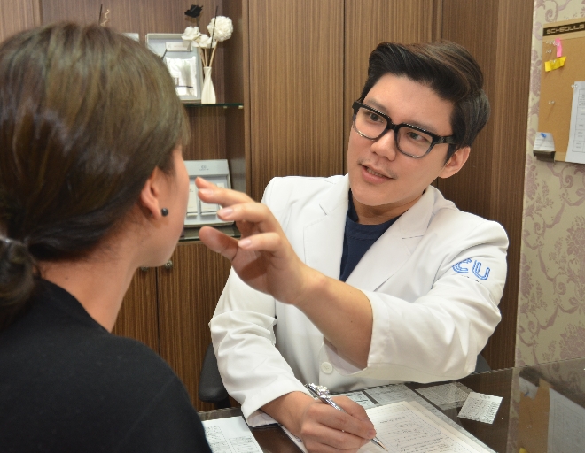 골치 아픈 성인여드름, 문제는 피지과다… 홈케어만으로 해결 어렵다면