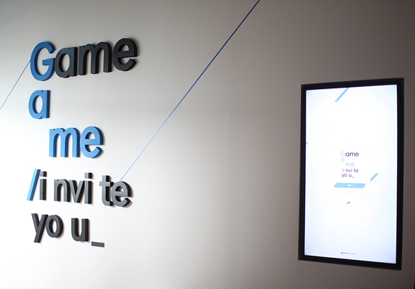 우측에 보이는 스크린을 통해 로그인 할 수 있다.