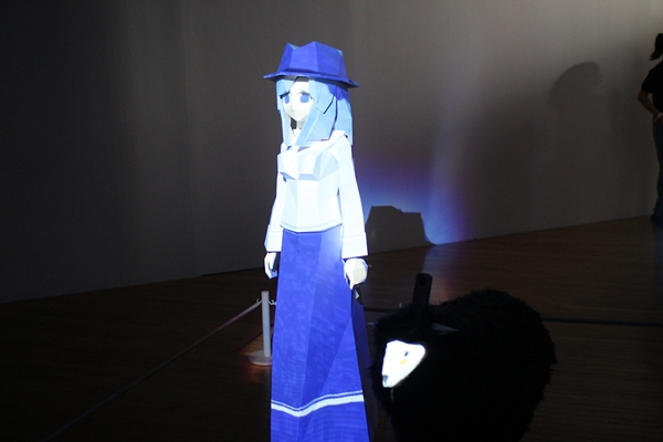 '마비노기'의 NPC '로나'와 '판'을 형상화한 구조물.