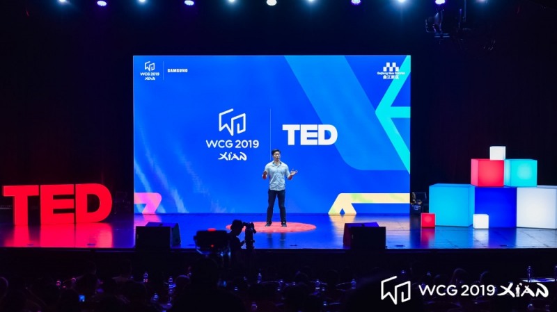 TED 컨퍼런스에서 강연 중인 제이슨 션 헤드라이트 CEO(사진=WCG 제공).